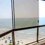 Apto Frente Mar Bal Camboriu Pe Na Areia Churrasqueira Carvao Na Sacada Fantastica E Encantadora Vista Mar