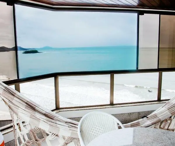 Apto Frente Mar Bal Camboriu Pe Na Areia Churrasqueira Carvao Na Sacada Fantastica E Encantadora Vista Mar