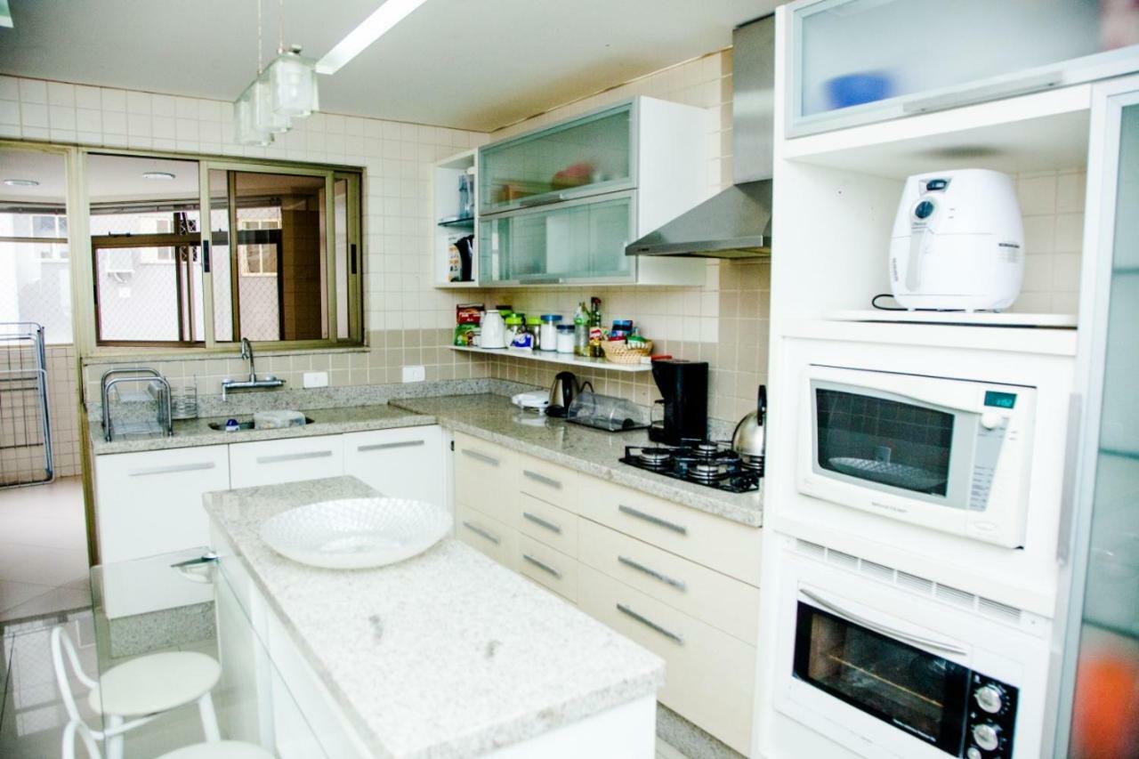 Apto Frente Mar Bal Camboriu Pe Na Areia Churrasqueira Carvao Na Sacada Fantastica E Encantadora Vista Mar Apartamento *