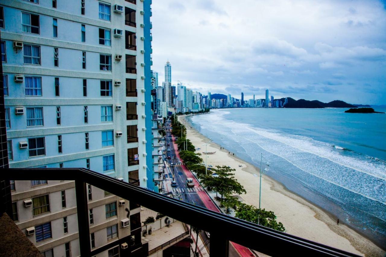Apto Frente Mar Bal Camboriu Pe Na Areia Churrasqueira Carvao Na Sacada Fantastica E Encantadora Vista Mar *