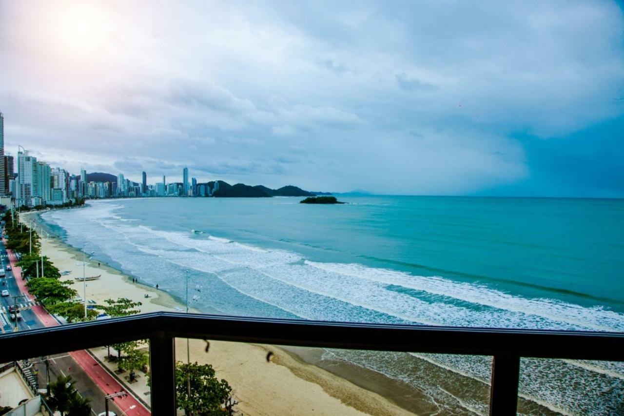 Apto Frente Mar Bal Camboriu Pe Na Areia Churrasqueira Carvao Na Sacada Fantastica E Encantadora Vista Mar Apartamento *